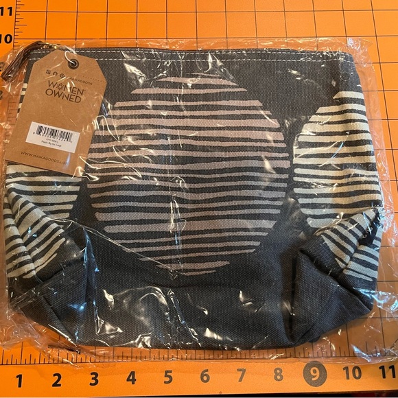 Maika ‘Big Sur’ Commuter Tote and Zipper Pouch set - Picture 8 of 9